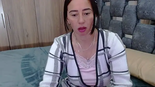 Snapshot of sara_hott_1 chatting on 03-07-25, 12:34 sara hott 1 online show from 03-07-25, 12:34