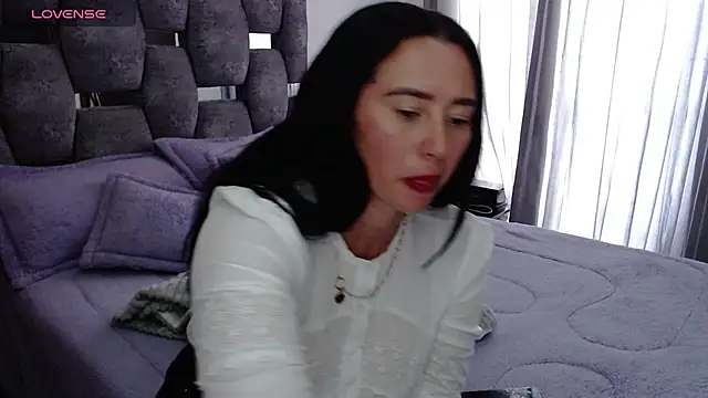 Snapshot of sara_hott_1 chatting on 10-21-25, 08:08 sara hott 1 online show from 10-21-25, 08:08