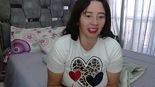 Snapshot of sara_hott_1 chatting on 02-09-26, 12:36 sara hott 1 online show from 02-09-26, 12:36