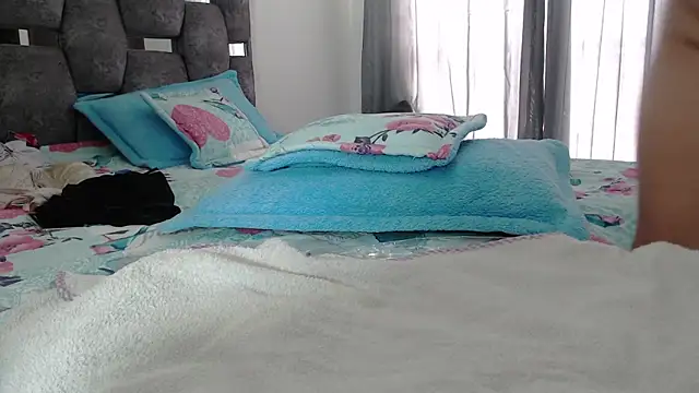 Snapshot of sara_hott_1 chatting on 02-24-26, 03:13 sara hott 1 online show from 02-24-26, 03:13