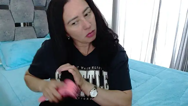 Snapshot of sara_hott_1 chatting on 09-17-25, 03:25 sara hott 1 online show from 09-17-25, 03:25