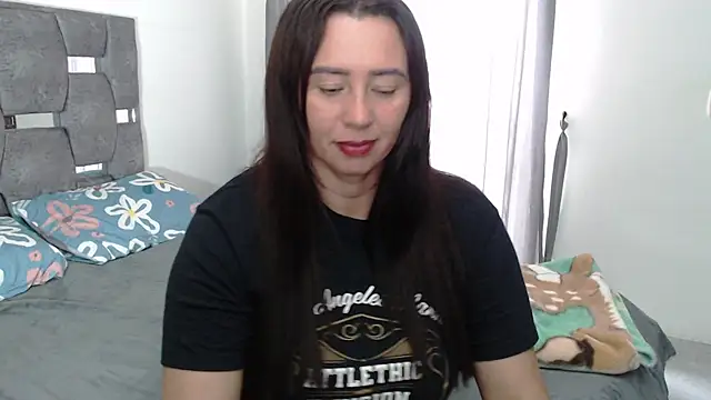 Snapshot of sara_hott_1 chatting on 05-15-26, 07:45 sara hott 1 online show from 05-15-26, 07:45