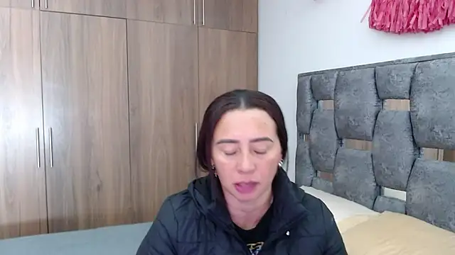 Snapshot of sara_hott_1 chatting on 03-10-25, 12:28 sara hott 1 online show from 03-10-25, 12:28