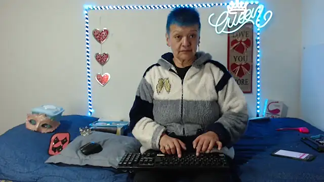 loquitaqueen011 online show from 09-17-25, 04:53