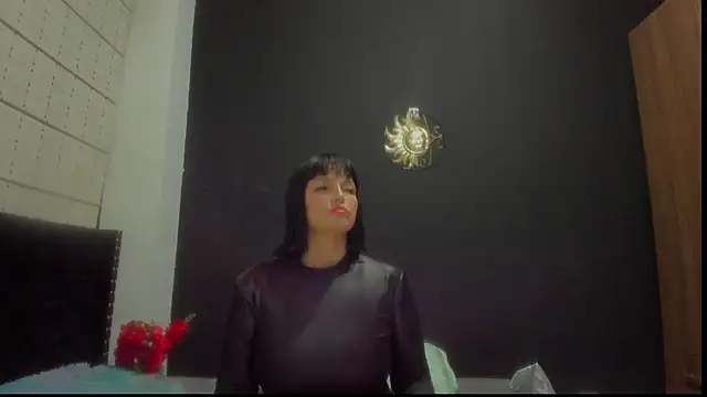 Snapshot of amareto_queen chatting on 03-08-25, 04:28 amareto queen online show from 03-08-25, 04:28