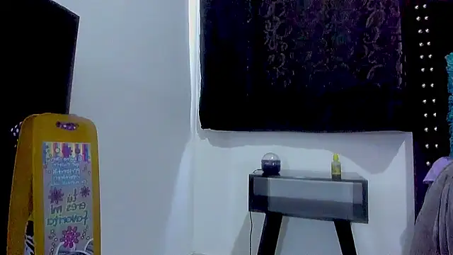 Snapshot of amareto_queen chatting on 09-25-25, 09:43 amareto queen online show from 09-25-25, 09:43