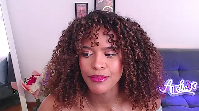 Snapshot of Amelia_bss chatting on 02-18-25, 01:44 Amelia bss online show from 02-18-25, 01:44