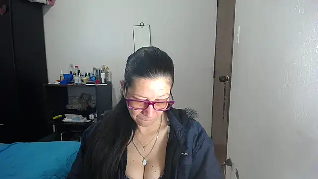 Snapshot of latin49 chatting on 10-25-25, 05:17 latin49 online show from 10-25-25, 05:17