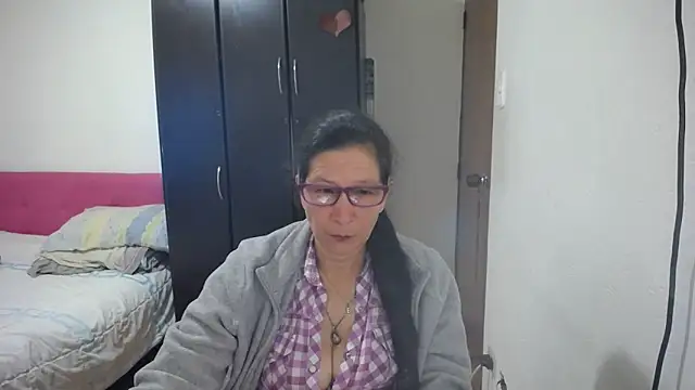 Snapshot of latin49 chatting on 06-11-26, 05:15 latin49 online show from 06-11-26, 05:15