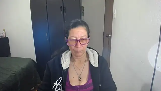 Snapshot of latin49 chatting on 04-11-26, 05:48 latin49 online show from 04-11-26, 05:48