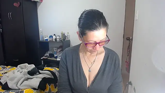Snapshot of latin49 chatting on 11-15-25, 04:49 latin49 online show from 11-15-25, 04:49