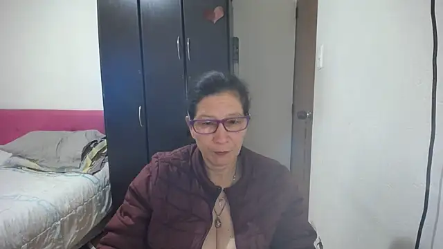 Snapshot of latin49 chatting on 06-12-26, 04:32 latin49 online show from 06-12-26, 04:32
