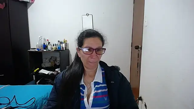Snapshot of latin49 chatting on 10-24-25, 04:22 latin49 online show from 10-24-25, 04:22