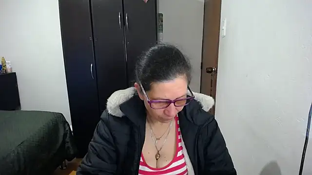 Snapshot of latin49 chatting on 03-11-26, 04:28 latin49 online show from 03-11-26, 04:28
