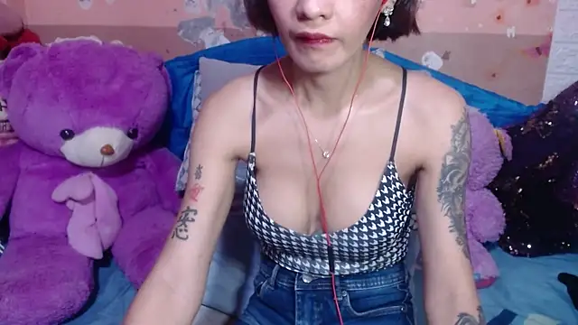 Snapshot of TS_Peachy chatting on 10-25-25, 10:25 TS Peachy online show from 10-25-25, 10:25