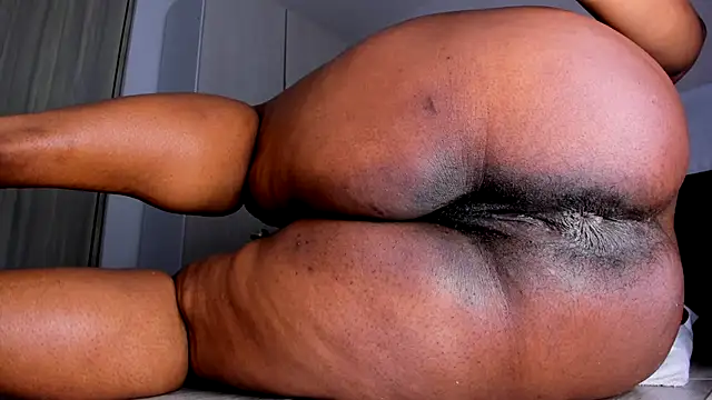 Snapshot of Skarleth69 chatting on 10-09-25, 02:01 Skarleth69 online show from 10-09-25, 02:01