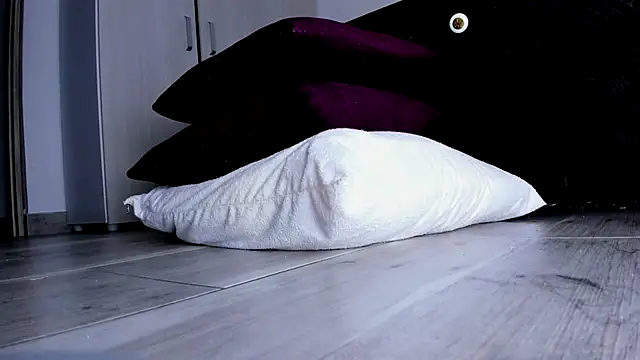 Snapshot of Skarleth69 chatting on 10-21-25, 02:55 Skarleth69 online show from 10-21-25, 02:55