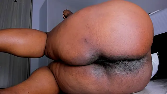 Snapshot of Skarleth69 chatting on 10-15-25, 02:32 Skarleth69 online show from 10-15-25, 02:32