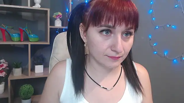 NinaFlawlees online show from 11-13-25, 01:15