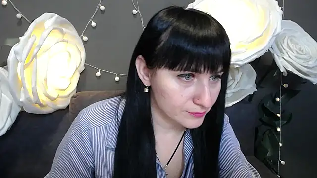 NinaFlawlees online show from 11-19-25, 12:49