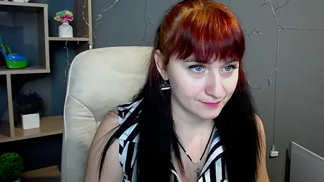 NinaFlawlees online show from 11-17-25, 12:53