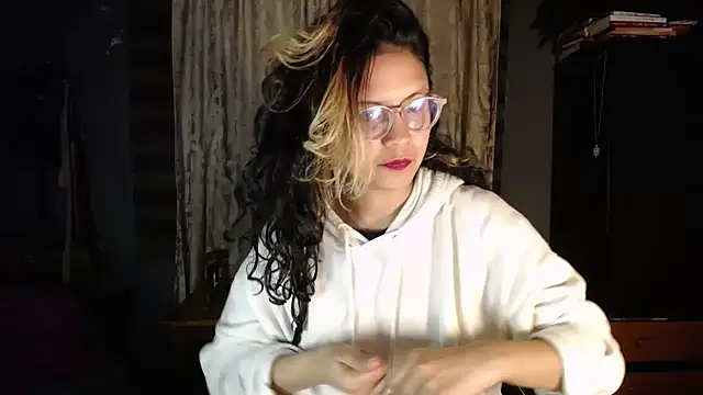 Snapshot of Hathorlove chatting on 02-26-26, 06:35 Hathorlove online show from 02-26-26, 06:35