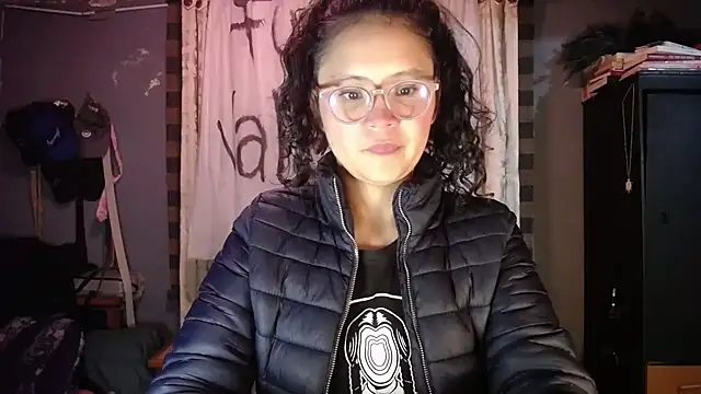 Snapshot of Hathorlove chatting on 02-17-26, 04:10 Hathorlove online show from 02-17-26, 04:10