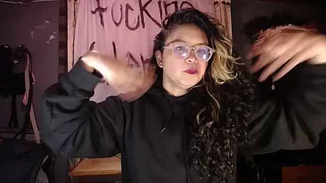 Snapshot of Hathorlove chatting on 02-18-26, 07:06 Hathorlove online show from 02-18-26, 07:06