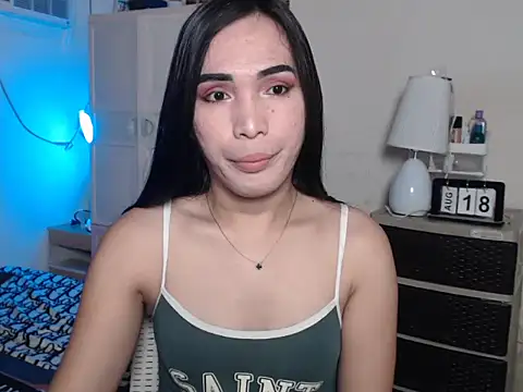 Snapshot of Msyensmith chatting on 09-18-25, 03:31 Msyensmith online show from 09-18-25, 03:31