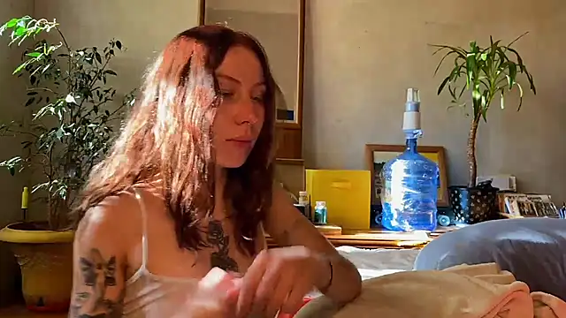 Snapshot of elfess chatting on 10-08-25, 10:06 elfess online show from 10-08-25, 10:06
