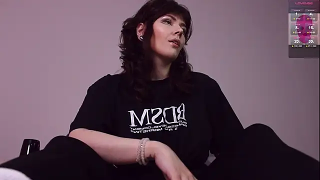 Luna Blake online show from 11-19-25, 12:27