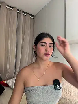 Snapshot of Gaby_zahir_ chatting on 05-21-26, 01:03 Gaby zahir online show from 05-21-26, 01:03