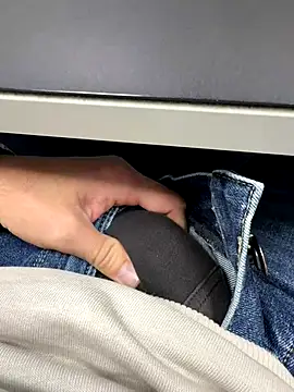 Snapshot of KielerMen chatting on 11-17-25, 12:58 KielerMen online show from 11-17-25, 12:58