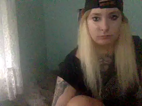 Snapshot of alexabunni chatting on 10-08-25, 01:23 alexabunni online show from 10-08-25, 01:23