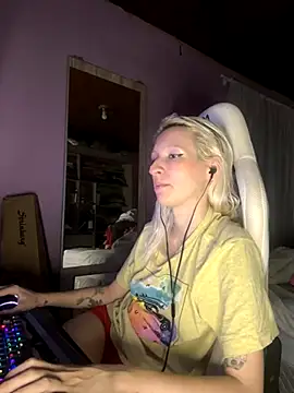 Snapshot of bunnydark00 chatting on 11-19-25, 01:16 bunnydark00 online show from 11-19-25, 01:16