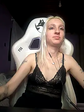 Snapshot of bunnydark00 chatting on 10-26-25, 02:45 bunnydark00 online show from 10-26-25, 02:45