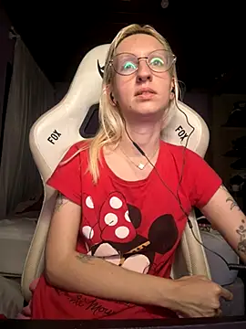 Snapshot of bunnydark00 chatting on 11-15-25, 02:59 bunnydark00 online show from 11-15-25, 02:59