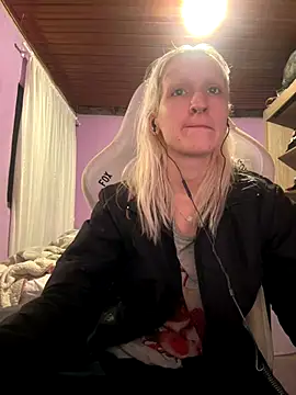 Snapshot of bunnydark00 chatting on 11-08-25, 02:37 bunnydark00 online show from 11-08-25, 02:37