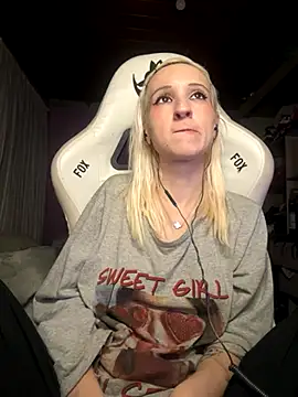 Snapshot of bunnydark00 chatting on 11-09-25, 02:15 bunnydark00 online show from 11-09-25, 02:15