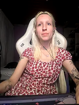 Snapshot of bunnydark00 chatting on 11-11-25, 10:58 bunnydark00 online show from 11-11-25, 10:58