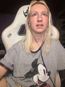 Snapshot of bunnydark00 chatting on 11-19-25, 10:21 bunnydark00 online show from 11-19-25, 10:21