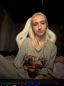 Snapshot of bunnydark00 chatting on 10-30-25, 12:31 bunnydark00 online show from 10-30-25, 12:31