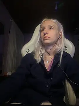 Snapshot of bunnydark00 chatting on 10-21-25, 01:05 bunnydark00 online show from 10-21-25, 01:05