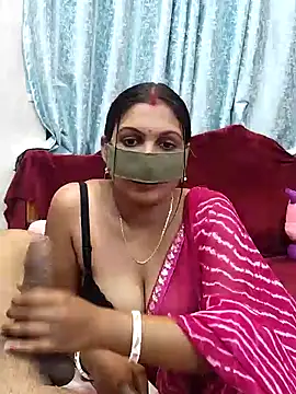 Snapshot of Queen_Dolly chatting on 02-08-25, 06:11 Queen Dolly online show from 02-08-25, 06:11