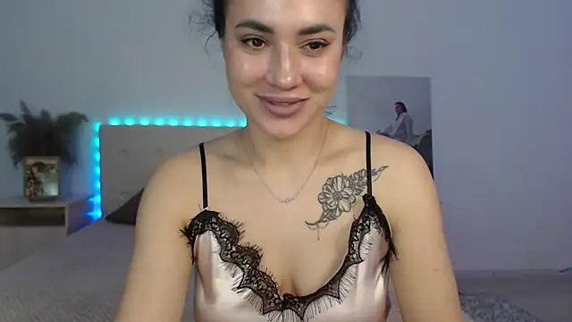 RoxannePure online show from 11-17-25, 03:43