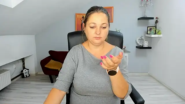 LollaGirl online show from 09-09-25, 03:38