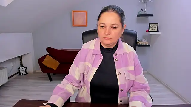 LollaGirl online show from 03-31-26, 03:19