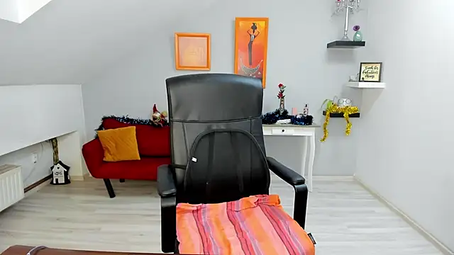 LollaGirl online show from 01-07-26, 04:28