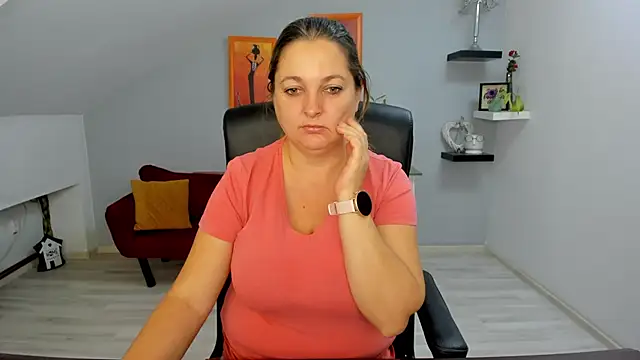 LollaGirl online show from 10-14-25, 03:18