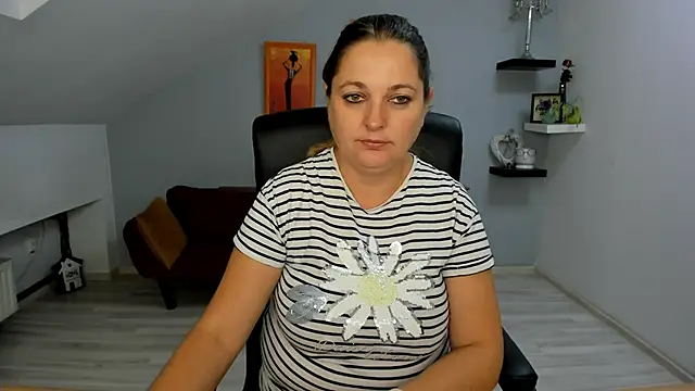 LollaGirl online show from 09-26-25, 03:24